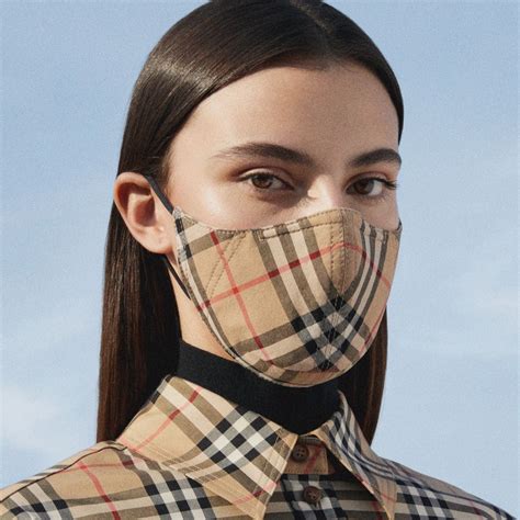 gesichtsmaske burberry muster|Burberry launches face masks .